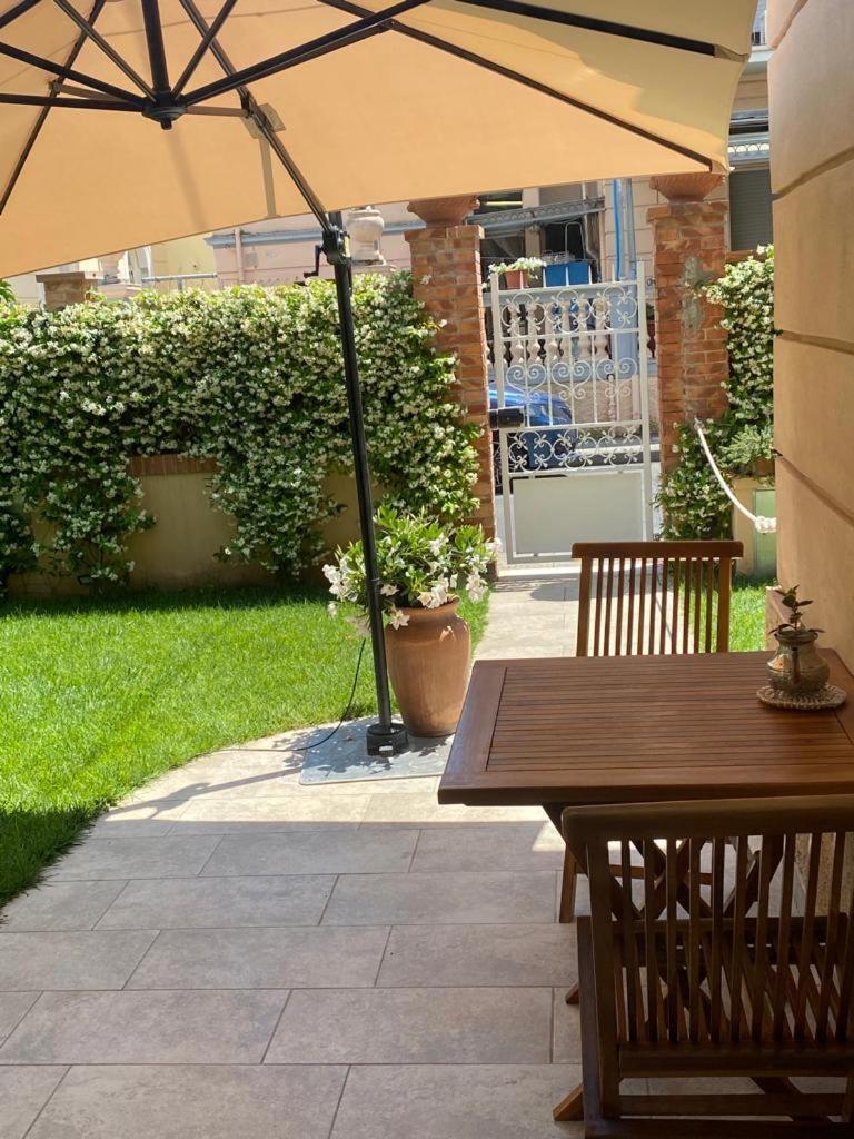 Monolocale Pura Vida Apartamento Viareggio Exterior foto
